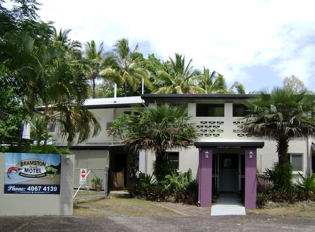 Bramston Beach Motel Eksteriør billede